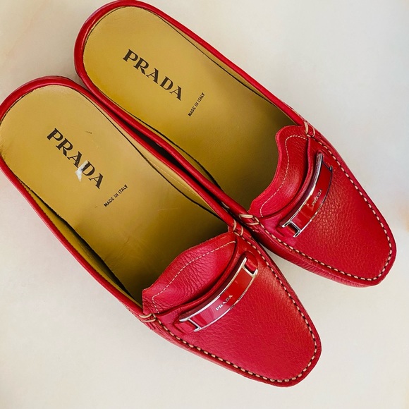 Never wear Prada shoes - Picture 2 of 7